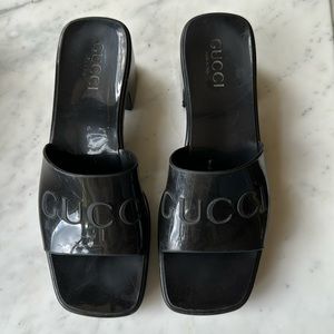 Gucci black rubber platform slides with logo